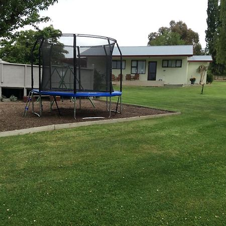 Alexandra Garden Court Motel Exterior photo