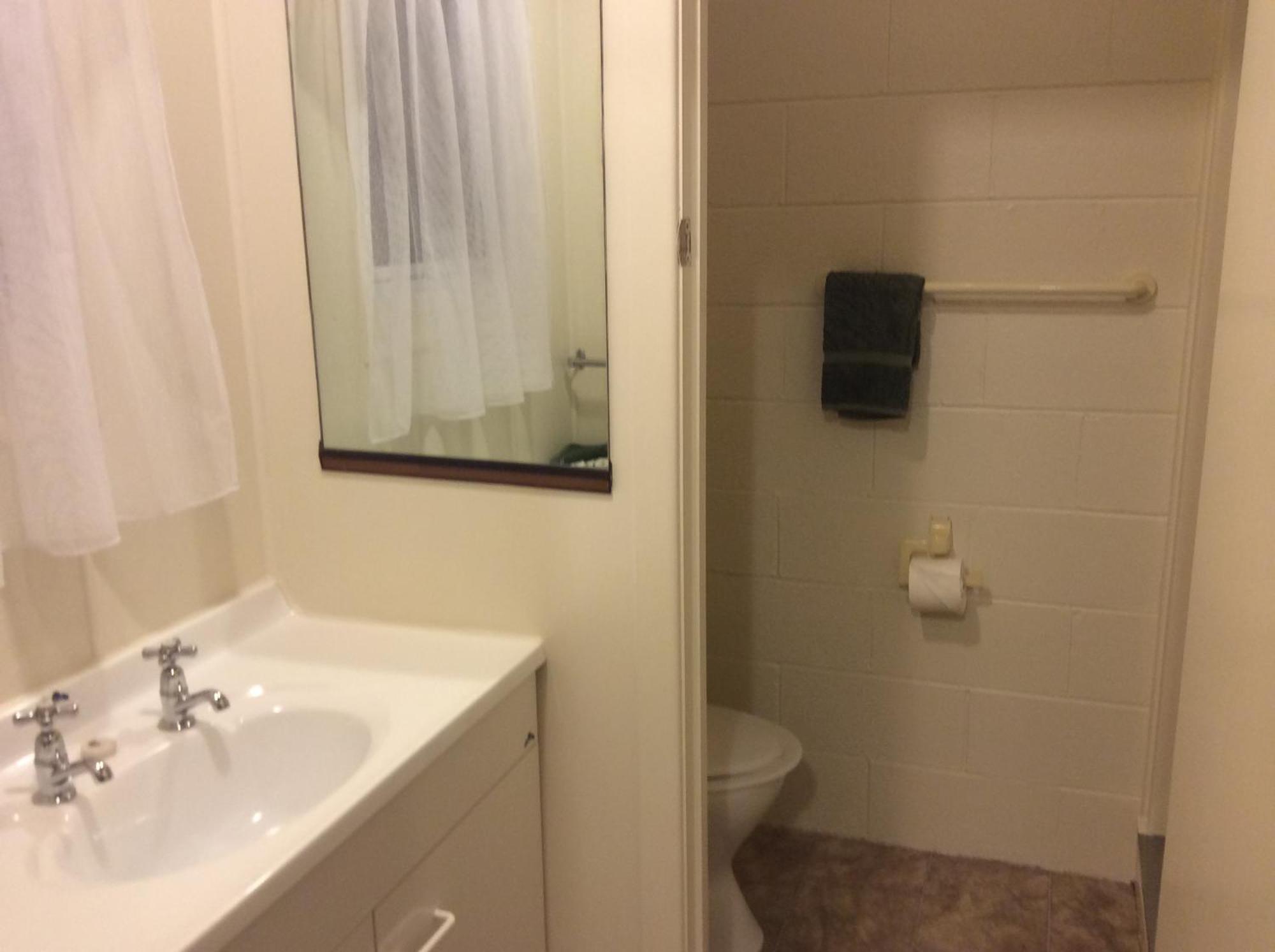Alexandra Garden Court Motel Room photo