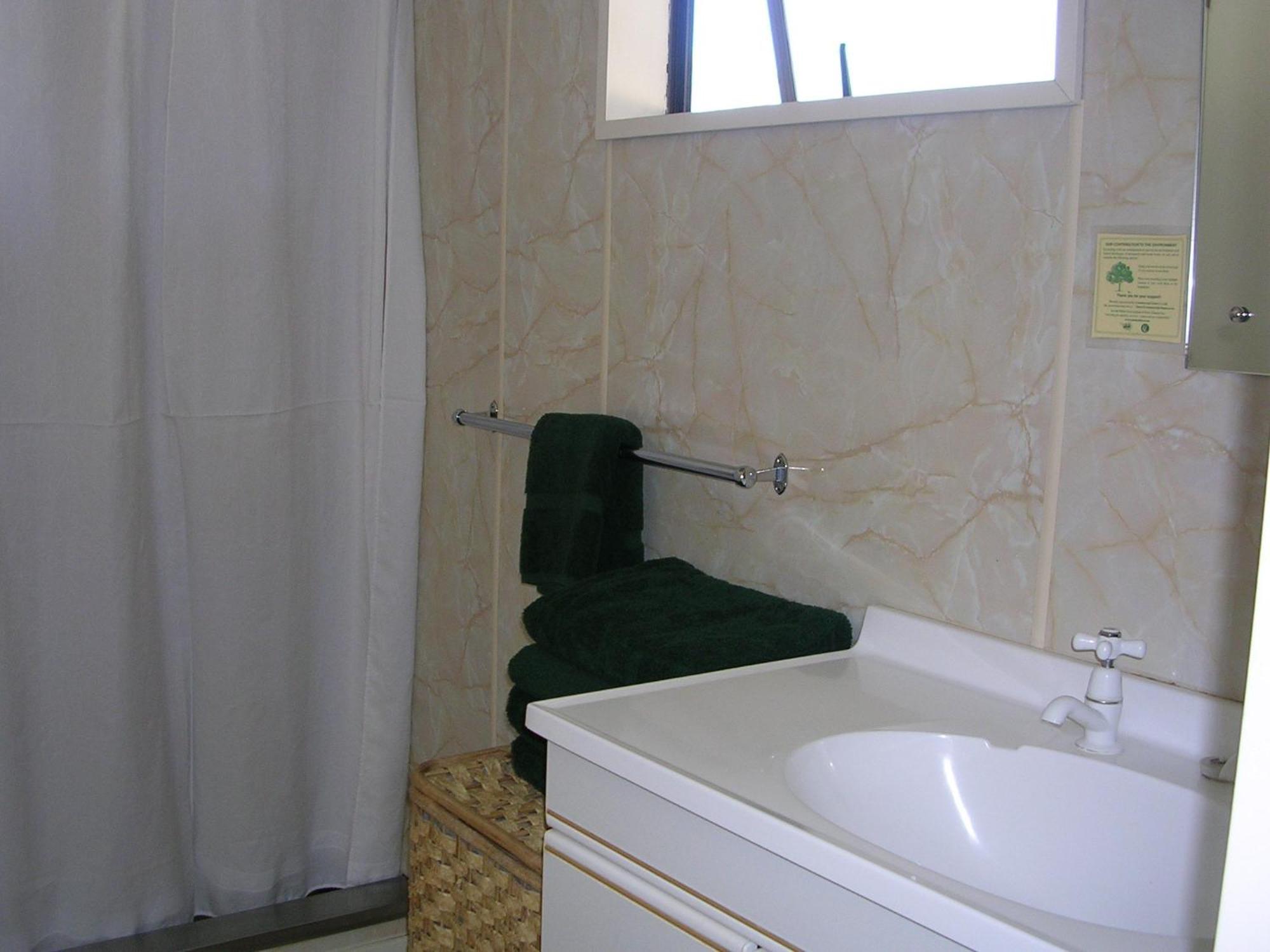 Alexandra Garden Court Motel Room photo